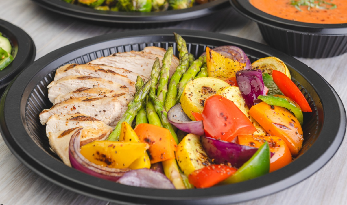 কিভাবে ডিগ্রেডেবল সার্কুলার সুশি বক্স তাজা তৈরি সুশি থেকে আর্দ্রতা এবং ঘনীভবন পরিচালনা করে?